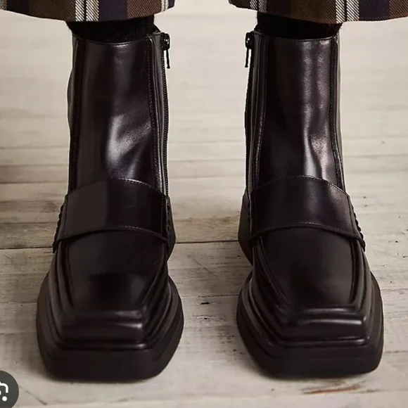 Vagabond Black Loafer Boots for Women - Picture 3 of 7